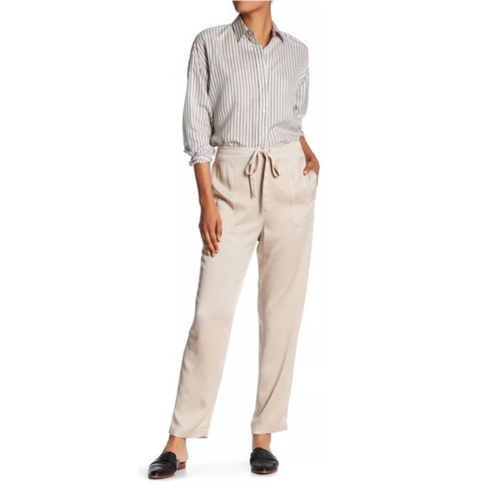 Vince Stucco Patch Pocket Pull-On Satin Tapered Trouser Pant
